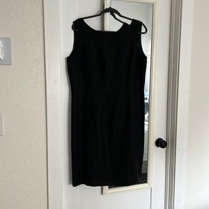 Black linen sheath dress size 14 Tahari timeless. Priced to sell!